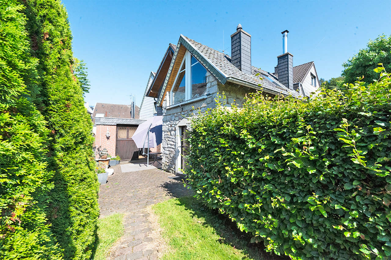 Immobilienmakler Aachen Zweifamilienhaus kaufen mit Immobilienbewertung